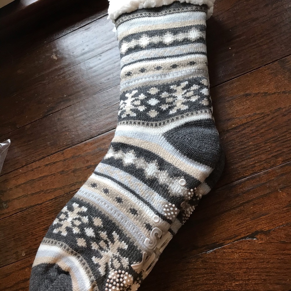 MUK LUKS Fair Isle Gray Slipper Socks.